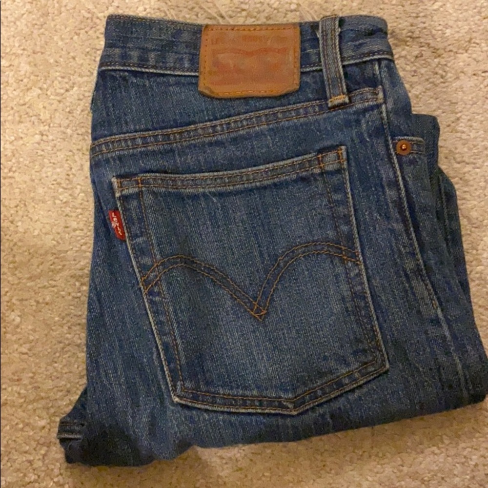 Levi’s White Oak Denim Wedgie fit raw hem cropped